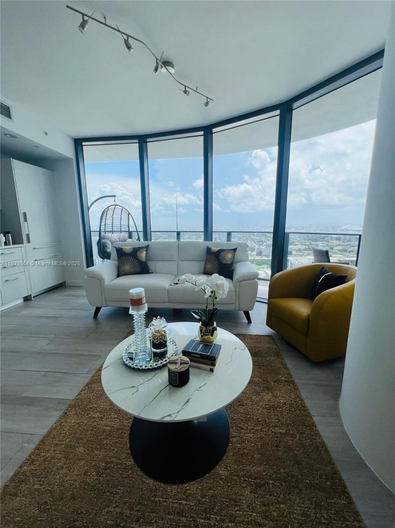 55 SW 9th St, Unit 3308, Miami, FL 33130 Photo