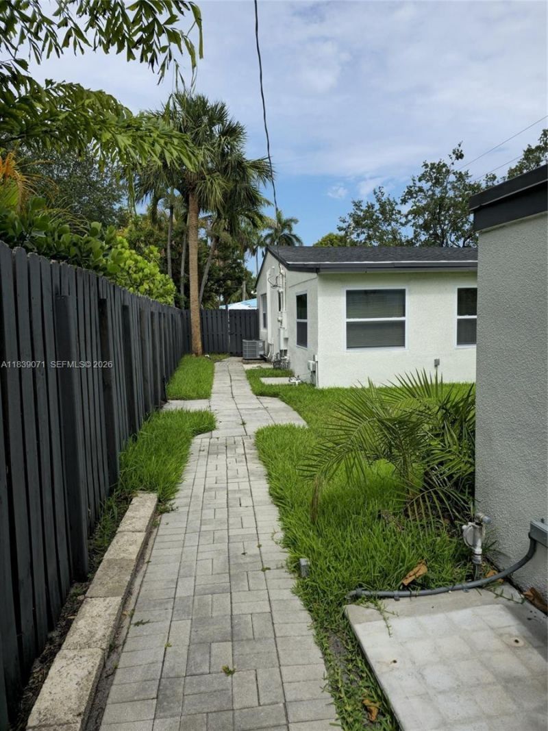 1141 SW 8th Ter, Fort Lauderdale, FL 33315 Photo