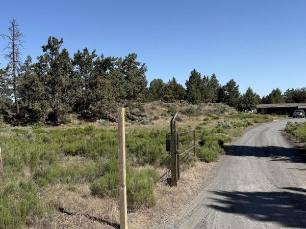 21710 McGilvray Road, Bend, OR 97702