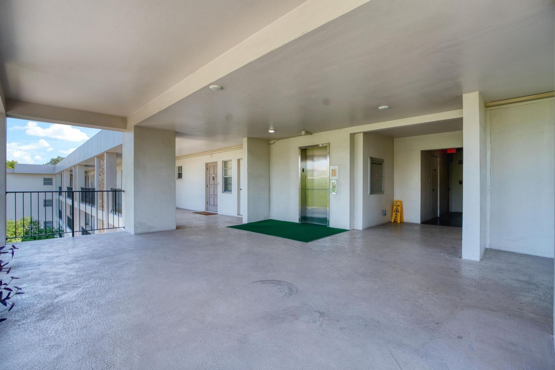 2800 N Palm Aire Drive, Unit 401, Pompano Beach, FL 33069 Photo