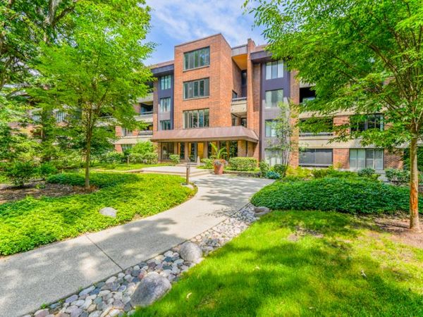 1401 Burr Oak Road, Unit 108B, Hinsdale, IL 60521