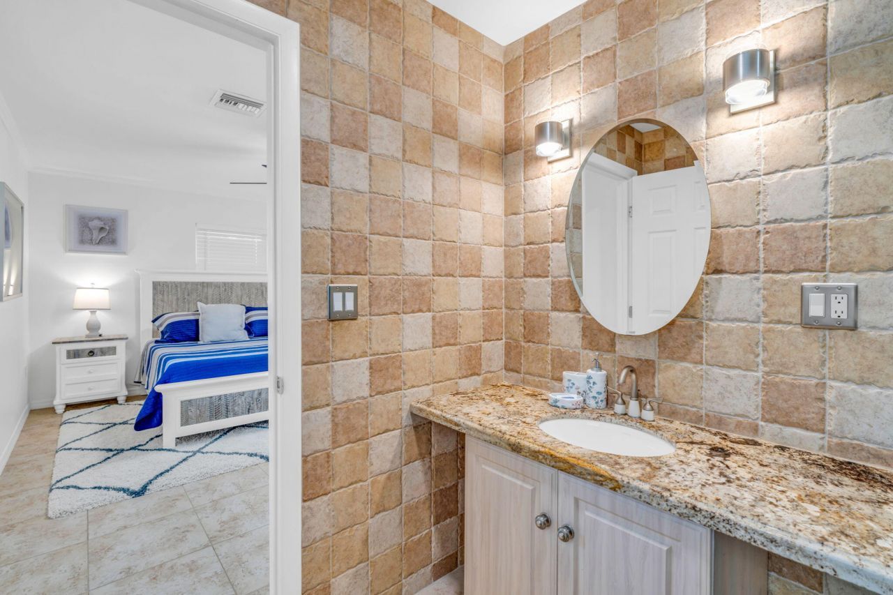 581 10th Street, Key Colony, FL 33051 Photo