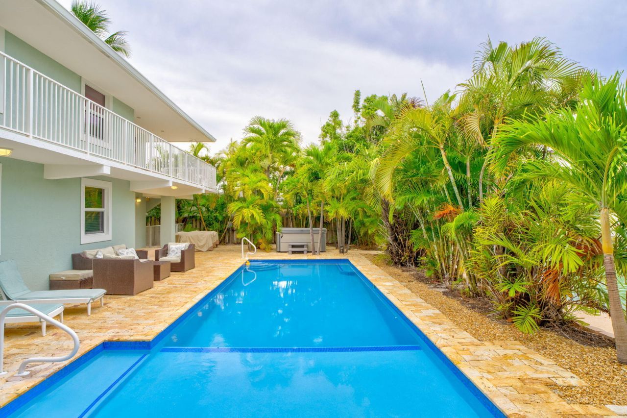 581 10th Street, Key Colony, FL 33051 Photo