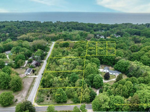 13th Ave, Unit 3, South Haven, MI 49090