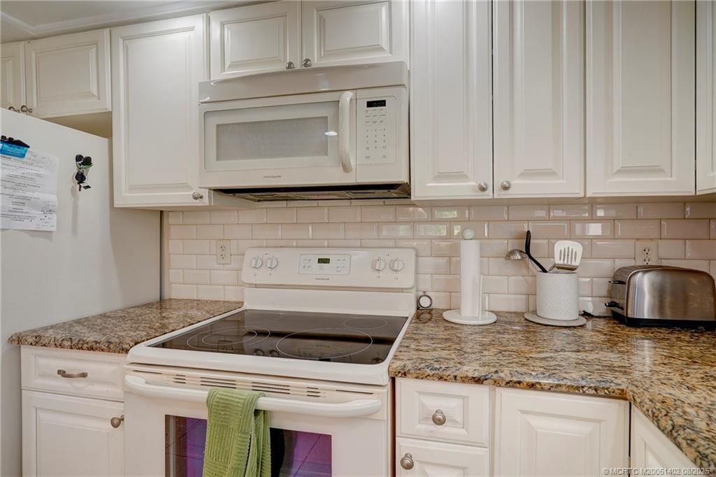 2950 SE Ocean Boulevard, Unit 121-1, Stuart, FL 34996 Photo