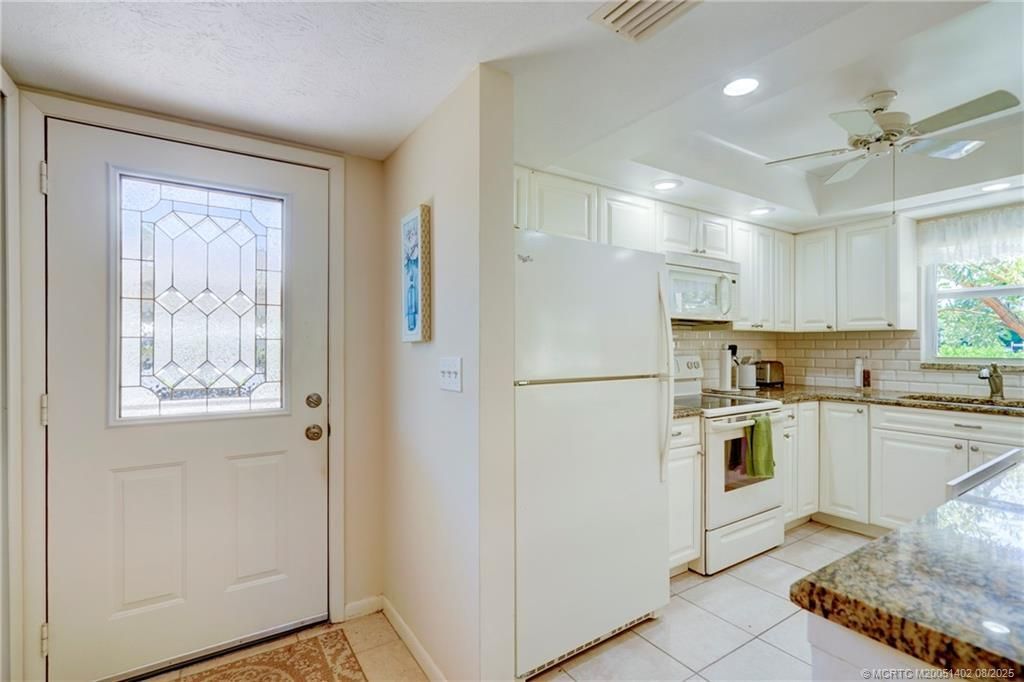 2950 SE Ocean Boulevard, Unit 121-1, Stuart, FL 34996 Photo