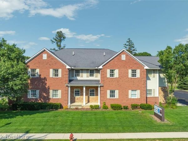 110 S Washington Street, Oxford Vlg, MI 48371