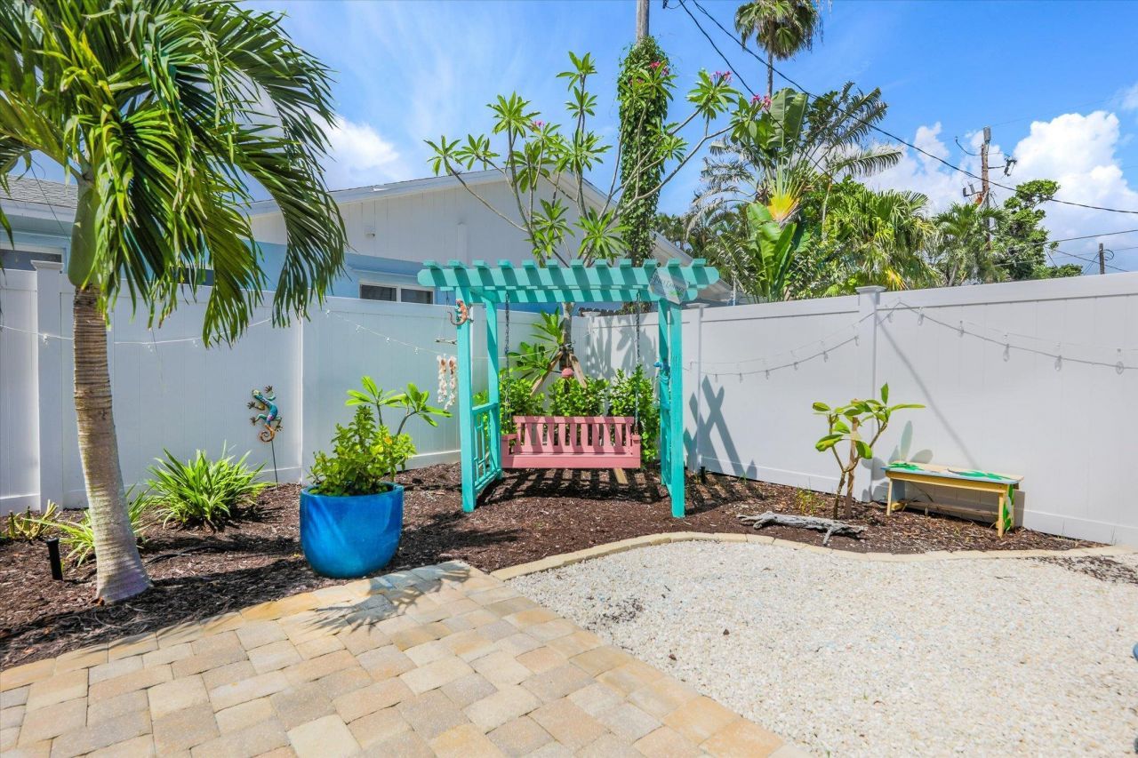 1657 Atlanta Plaza Dr, Sanibel, FL 33957 Photo