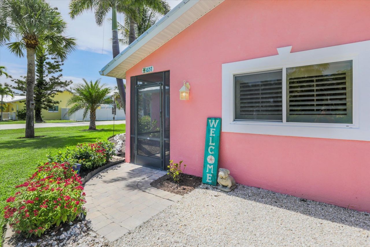 1657 Atlanta Plaza Dr, Sanibel, FL 33957 Photo