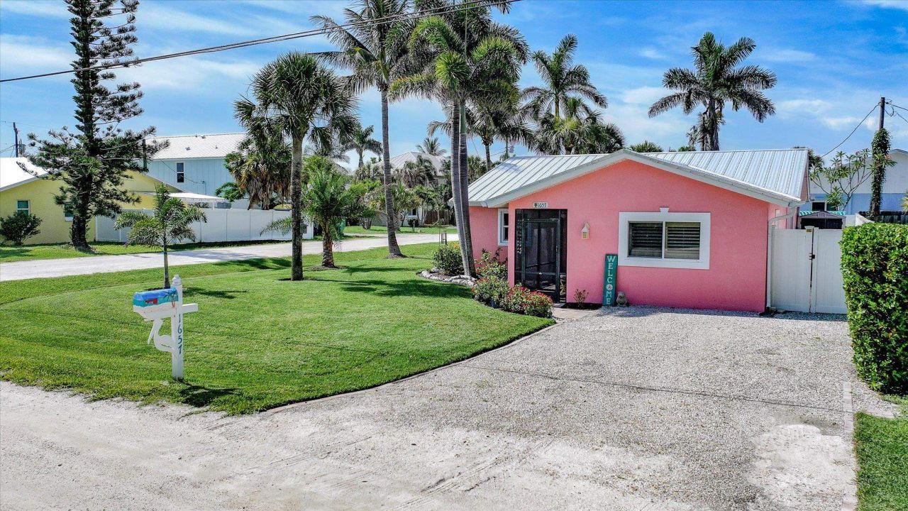 1657 Atlanta Plaza Dr, Sanibel, FL 33957 Photo