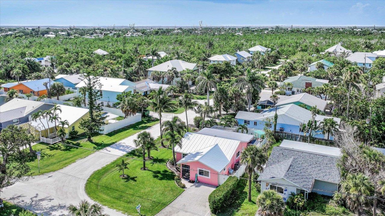 1657 Atlanta Plaza Dr, Sanibel, FL 33957 Photo