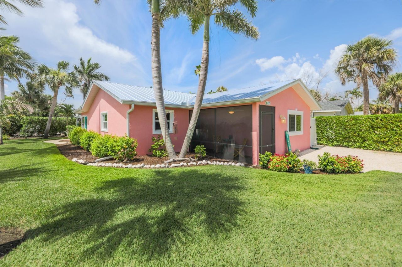 1657 Atlanta Plaza Dr, Sanibel, FL 33957 Photo