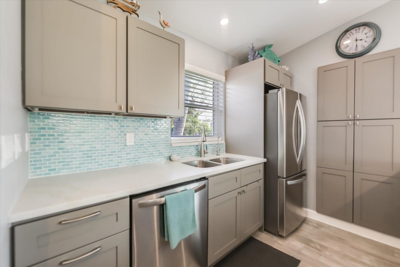 1657 Atlanta Plaza Dr, Sanibel, FL 33957 Photo