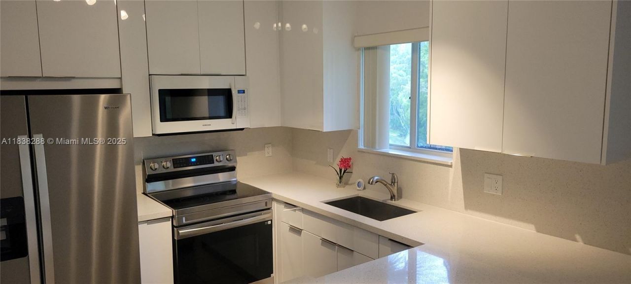 2125 NW 77th Way, Unit 201, Pembroke Pines, FL 33024 Photo