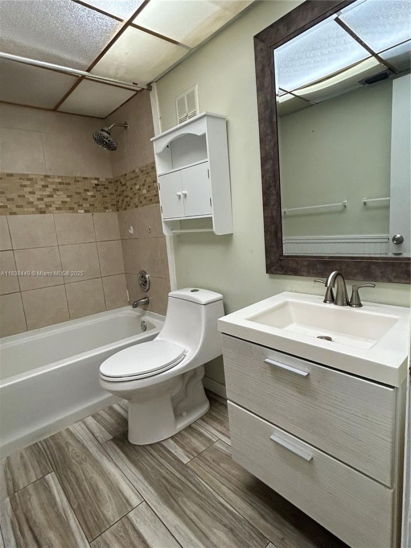 7480 NW 17th St, Unit 305, Plantation, FL 33313 Photo