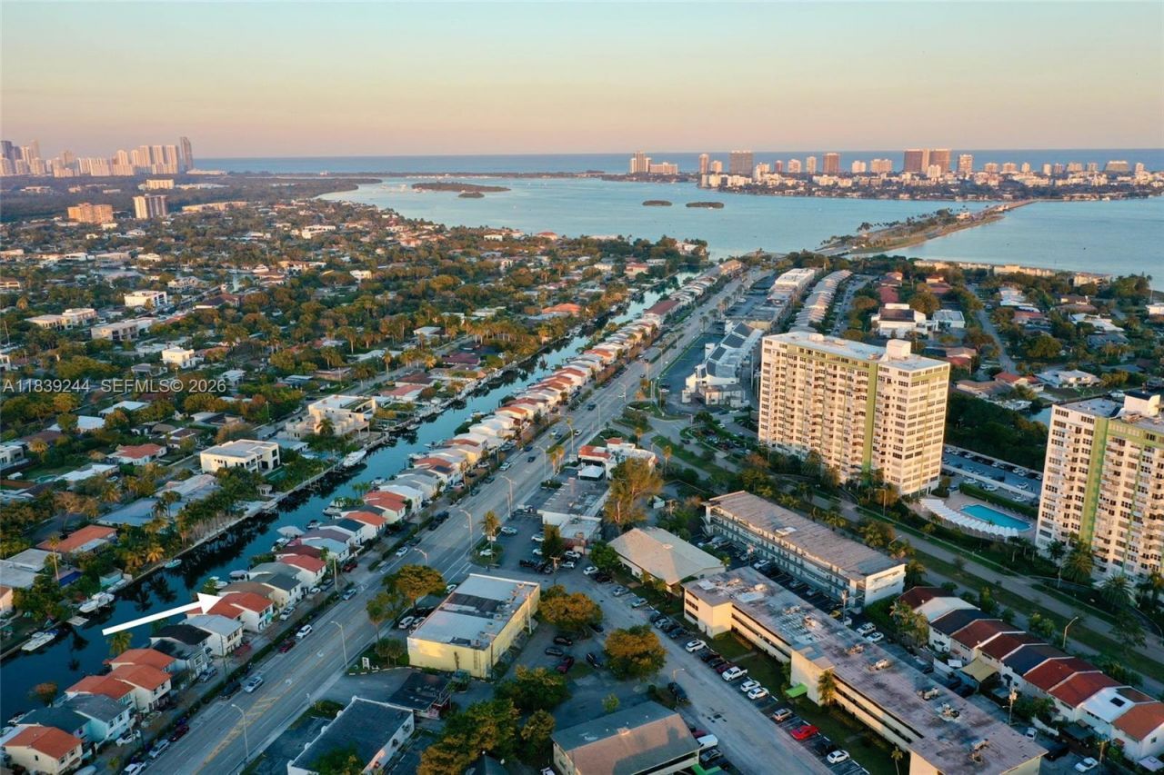 1945 NE 123rd St, North Miami, FL 33181 Photo