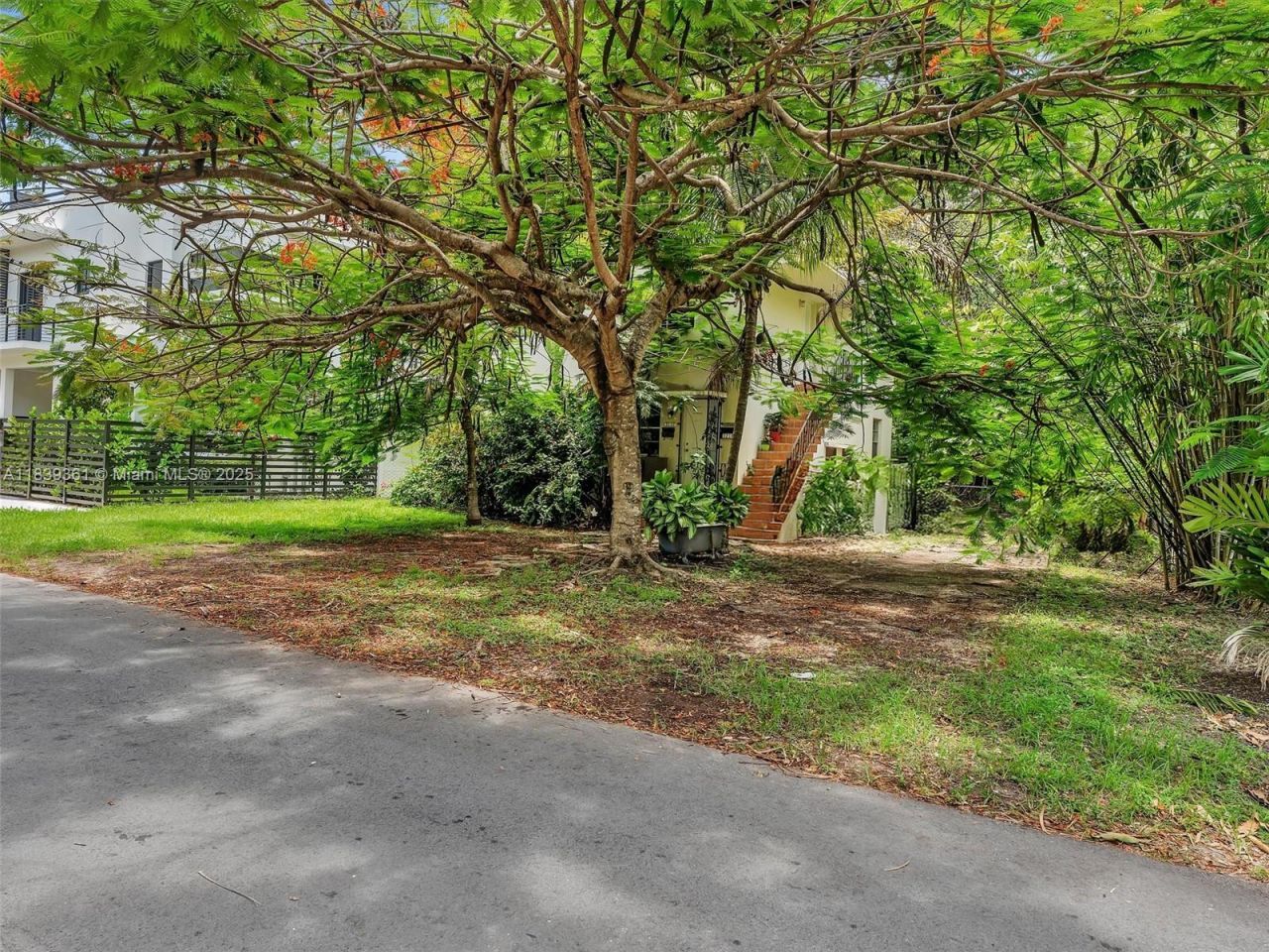 3210 E Elizabeth St, Miami, FL 33133 Photo