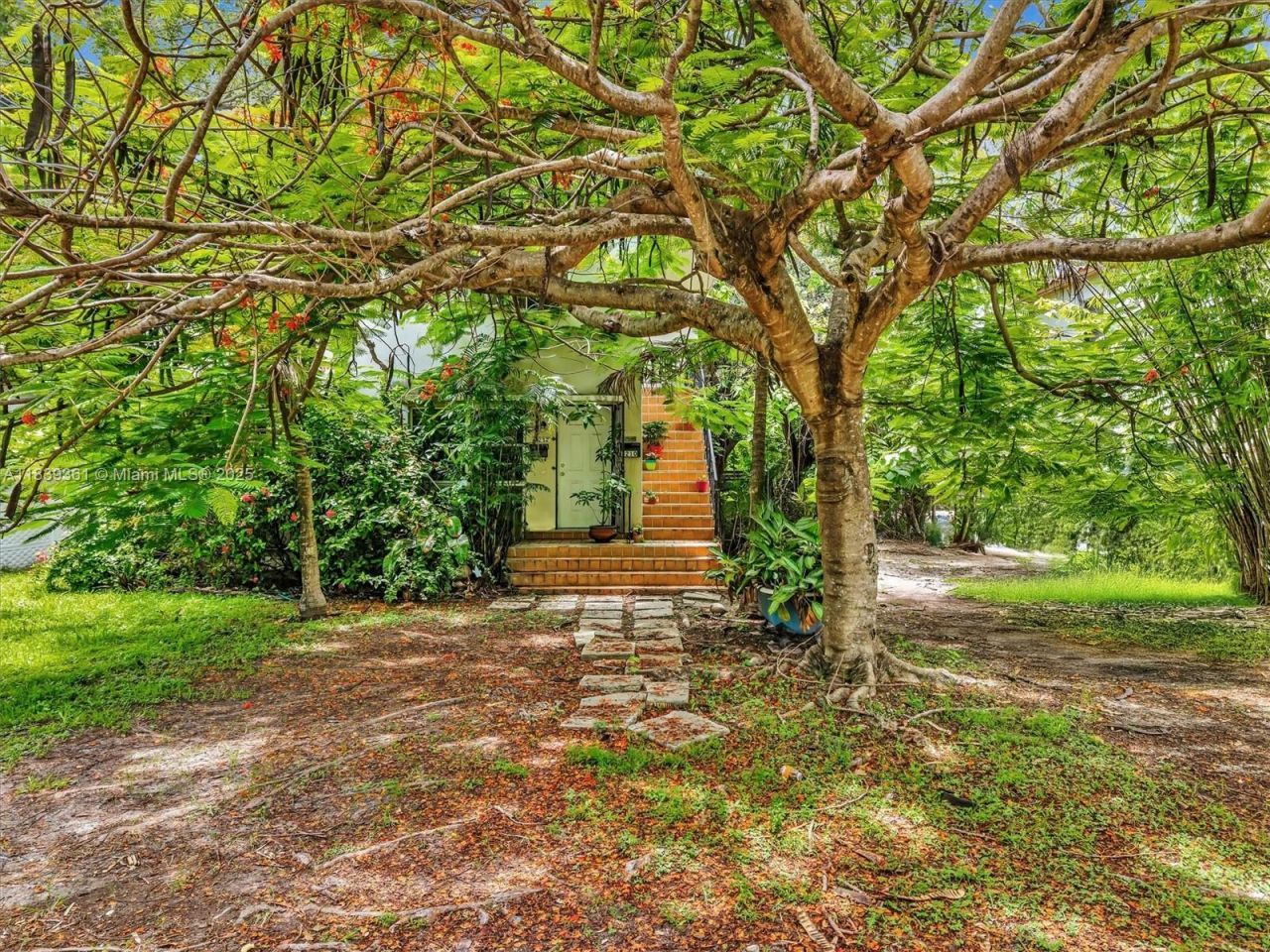 3210 E Elizabeth St, Miami, FL 33133 Photo