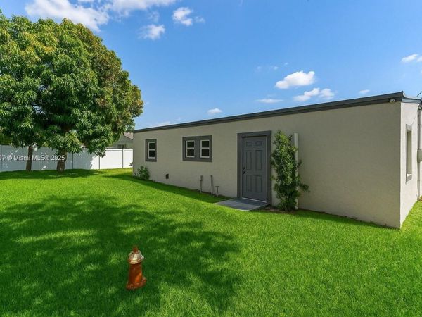 607 SW 3rd St, Unit 1, Delray Beach, FL 33444