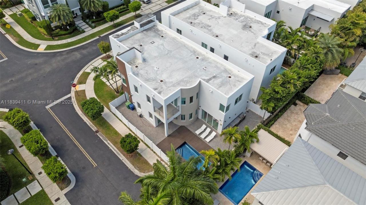 10431 NW 68th Ter, Doral, FL 33178 Photo