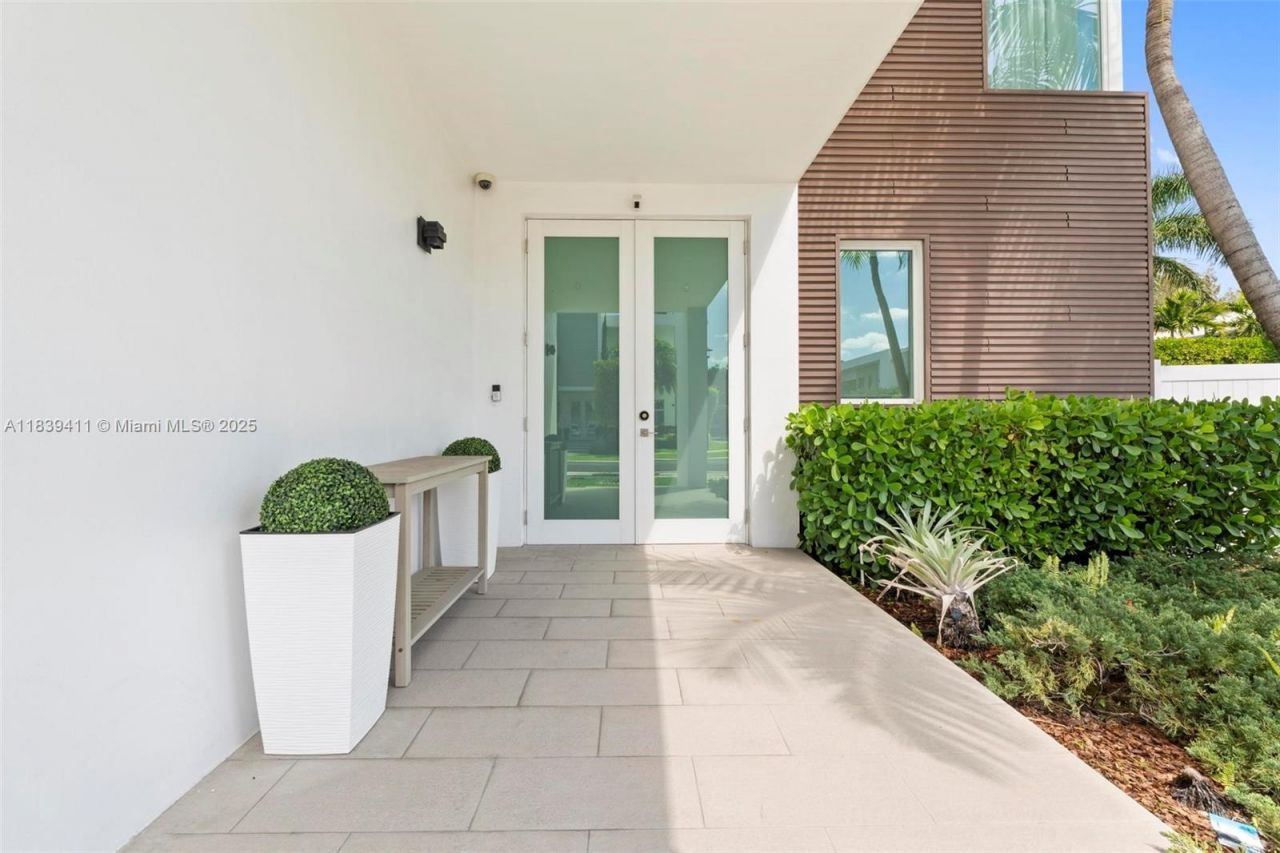 10431 NW 68th Ter, Doral, FL 33178 Photo