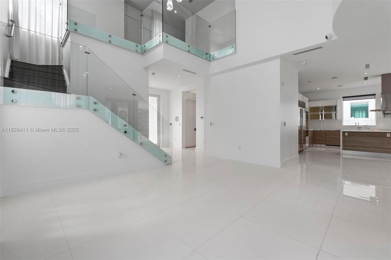 10431 NW 68th Ter, Doral, FL 33178 Photo