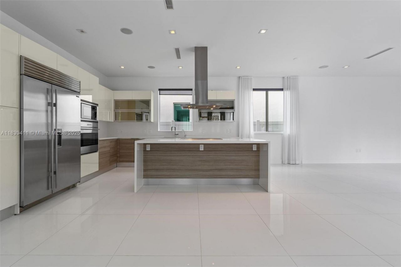 10431 NW 68th Ter, Doral, FL 33178 Photo