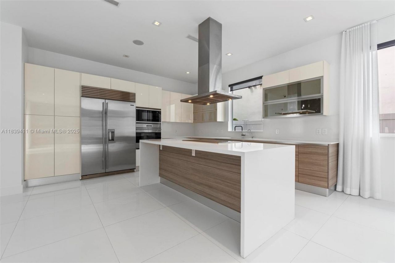 10431 NW 68th Ter, Doral, FL 33178 Photo