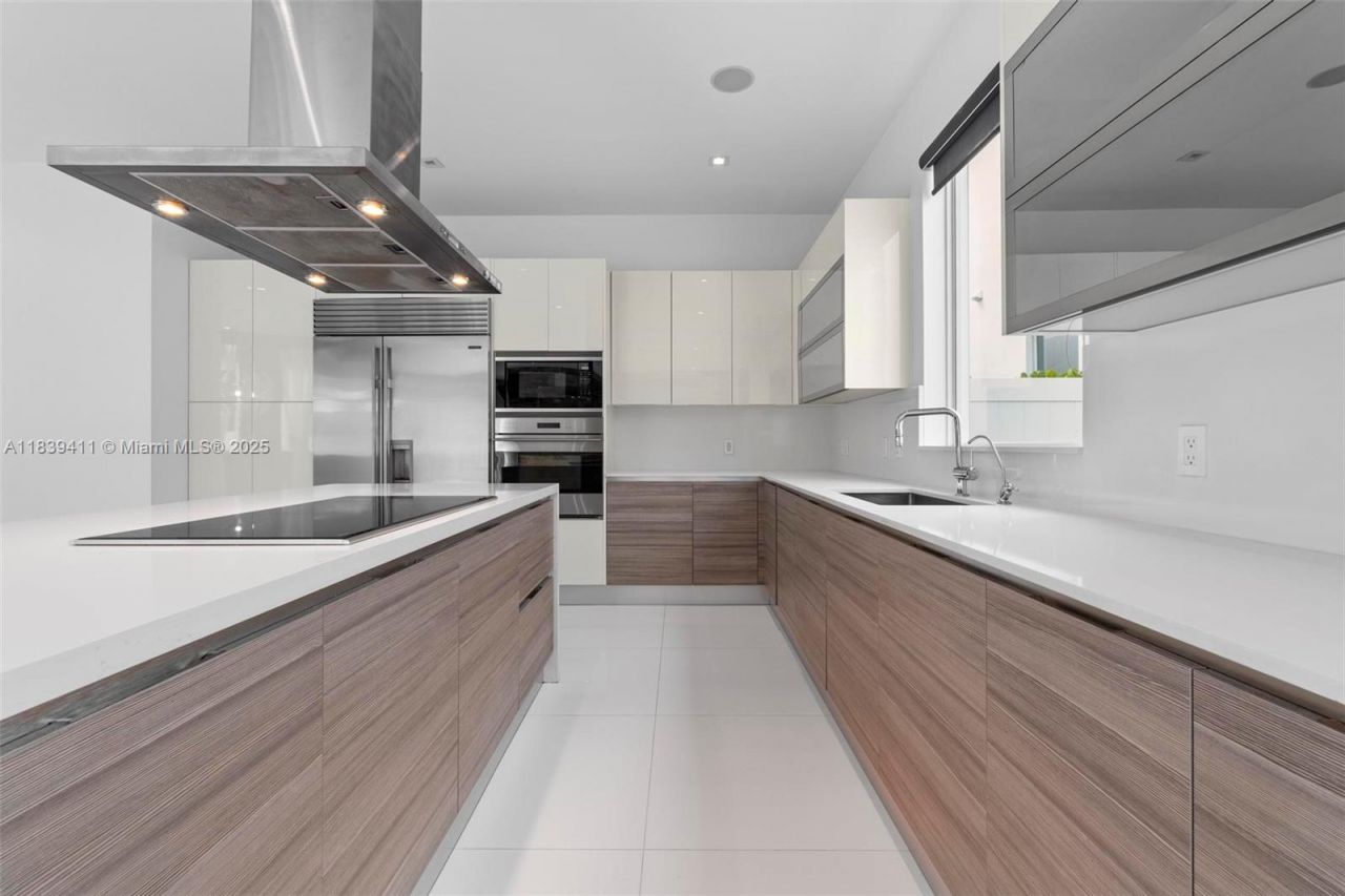 10431 NW 68th Ter, Doral, FL 33178 Photo