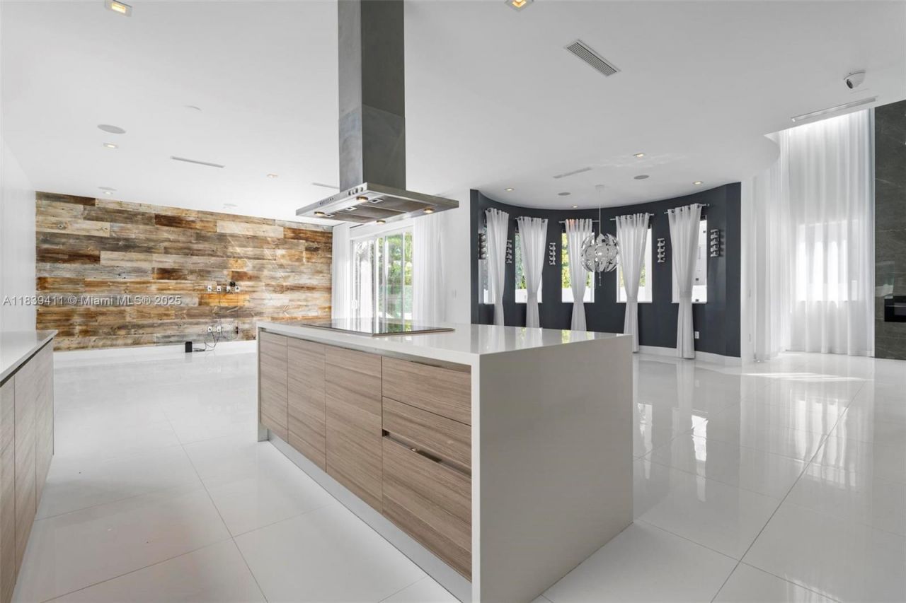 10431 NW 68th Ter, Doral, FL 33178 Photo