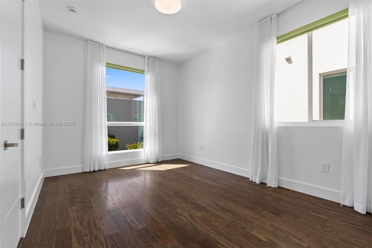 10431 NW 68th Ter, Doral, FL 33178 Photo