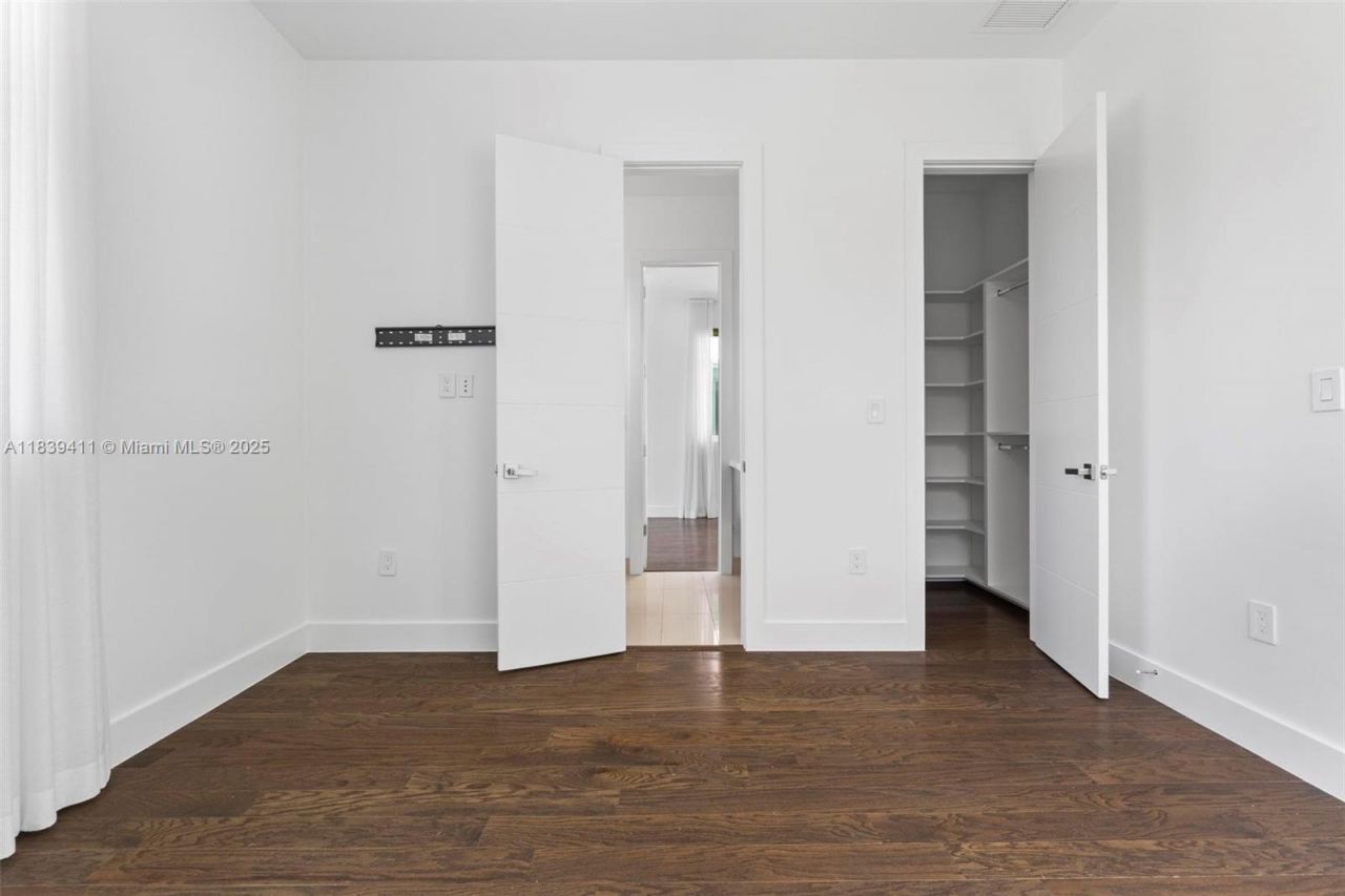 10431 NW 68th Ter, Doral, FL 33178 Photo