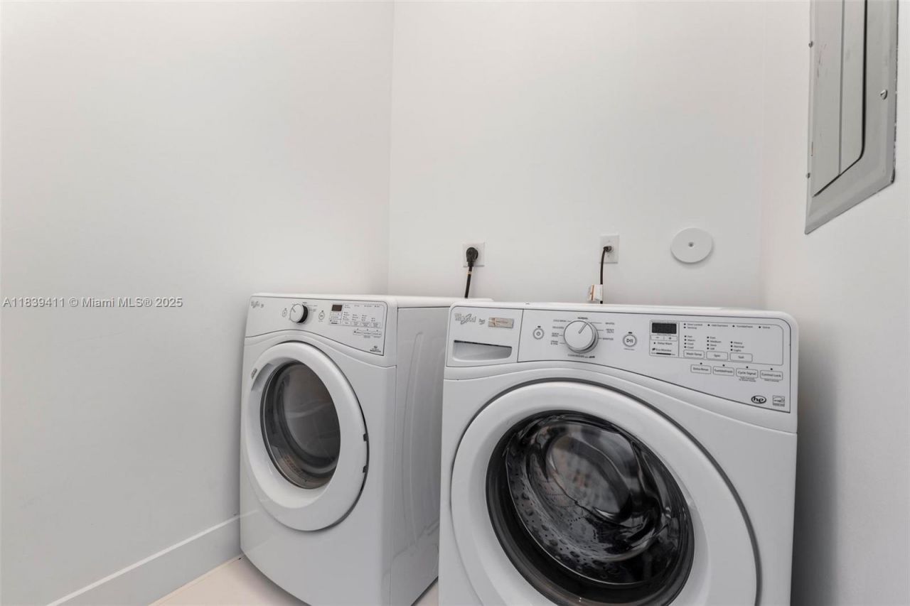 10431 NW 68th Ter, Doral, FL 33178 Photo