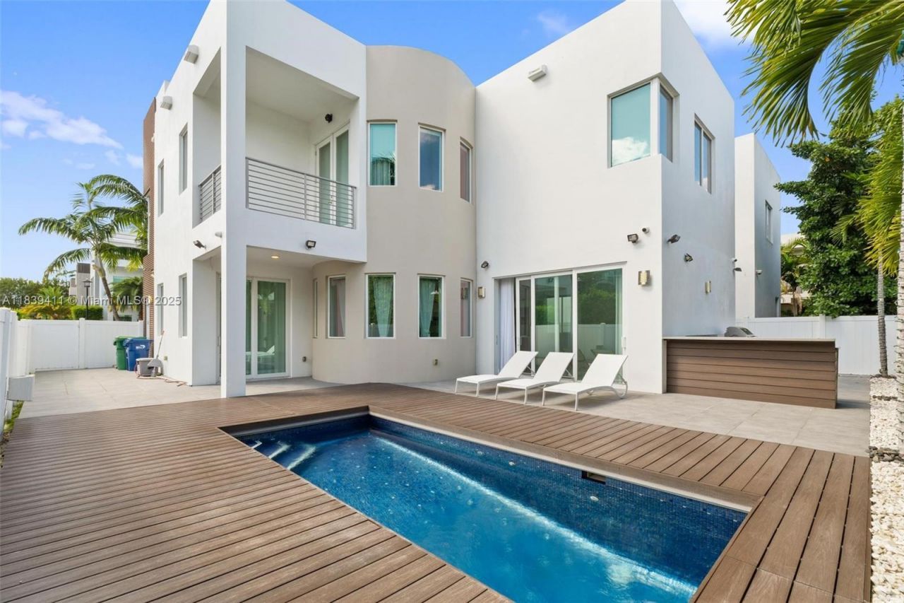 10431 NW 68th Ter, Doral, FL 33178 Photo