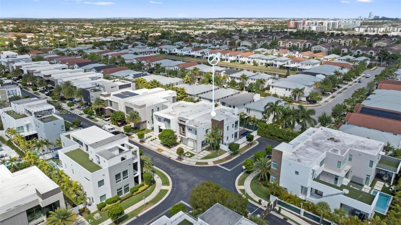 10431 NW 68th Ter, Doral, FL 33178 Photo