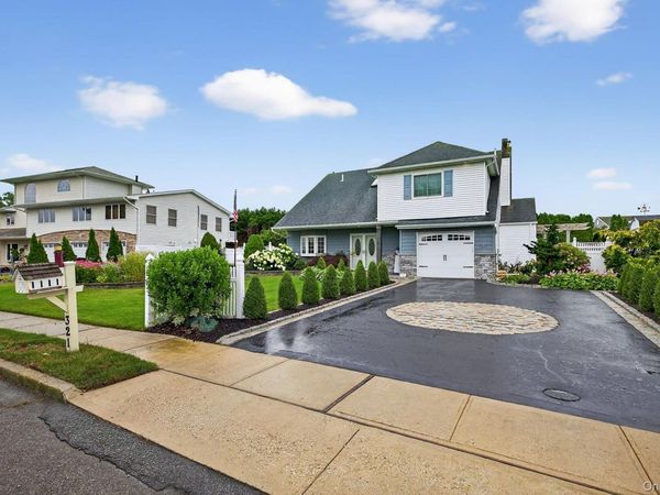 321 Lagoon Drive S, Copiague, NY 11726