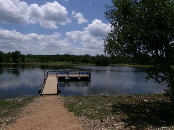 1881 Grand Oaks, Hondo, TX 78861