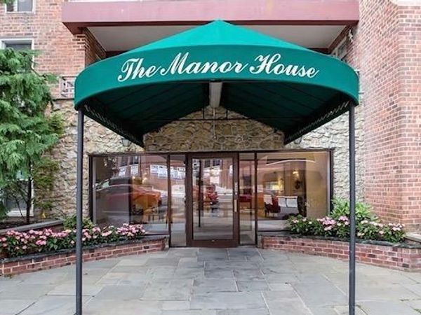 24120 Northern Boulevard, Unit 4C, Douglaston, NY 11362