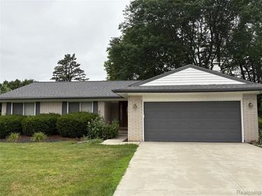 22621 Brookforest, Novi, MI 48375