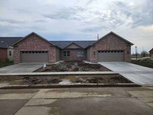 1922 Dunraven Road, Bloomington, IL 61704