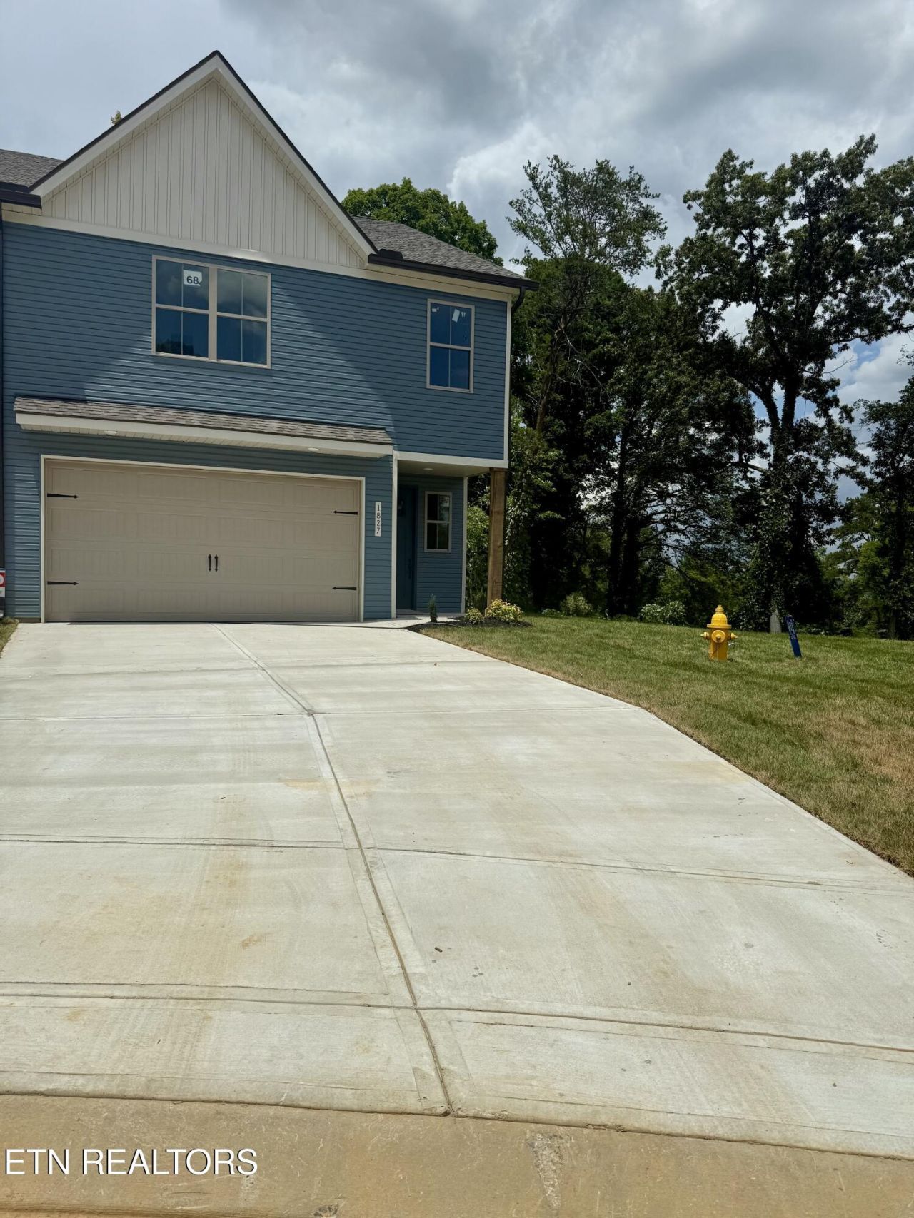 1827 Bennett Village Drive, Maryville, TN 37804 Main Photo