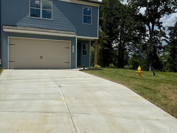 1827 Bennett Village Drive, Maryville, TN 37804