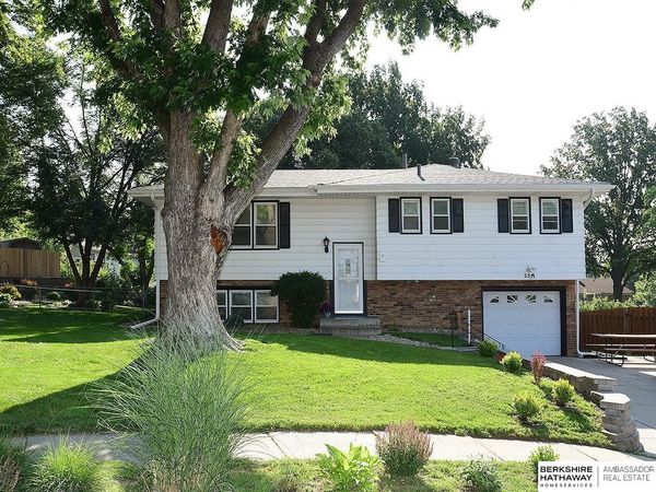 5511 S 104th Circle, Omaha, NE 68127