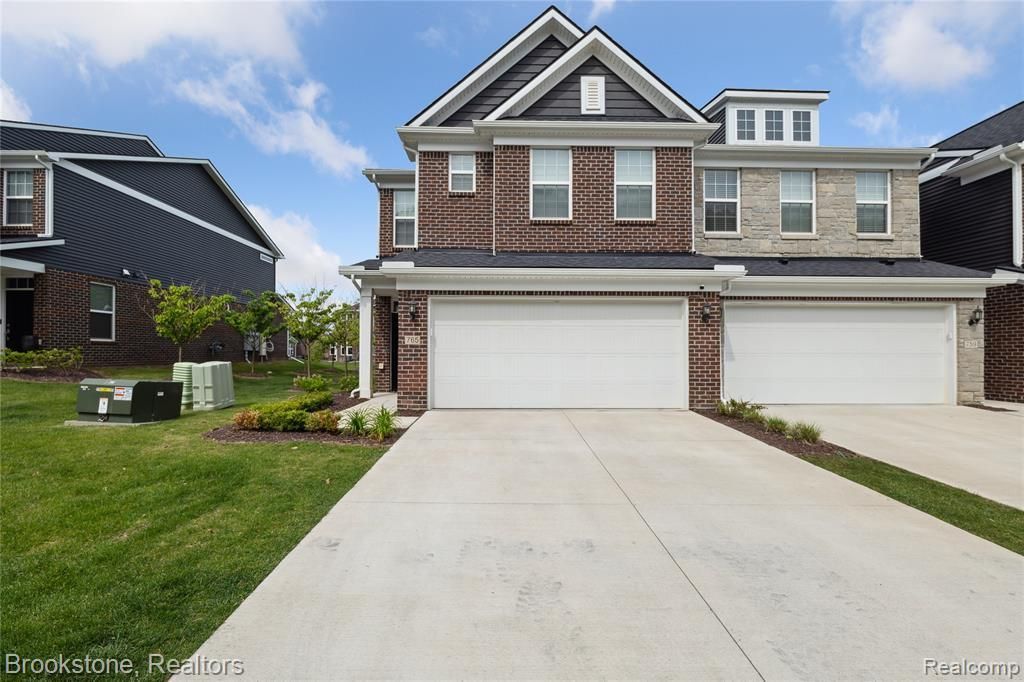 765 Hummingbird Drive, Rochester Hills, MI 48307 Main Photo