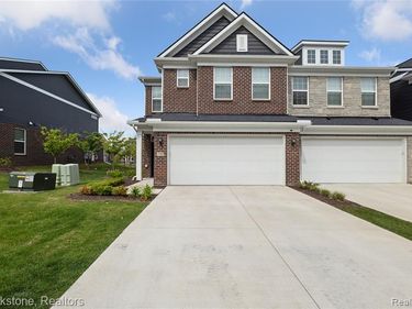 765 Hummingbird Drive, Rochester Hills, MI 48307