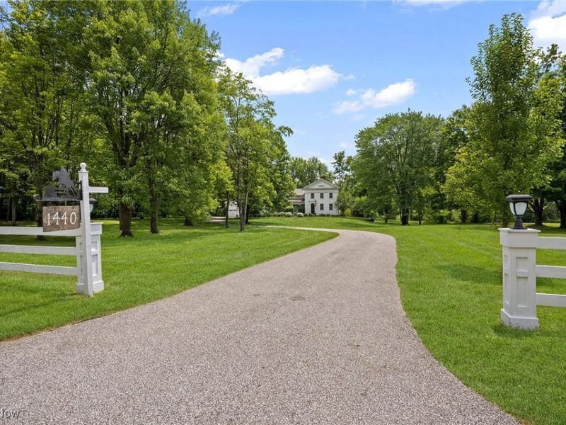 1440 E Hines Hill Road, Hudson, OH 44236 Photo 2