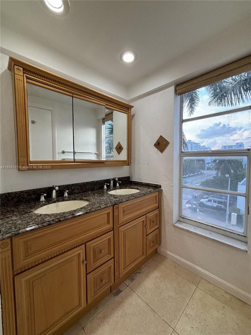 1455 West Ave, Unit 403, Miami Beach, FL 33139 Photo