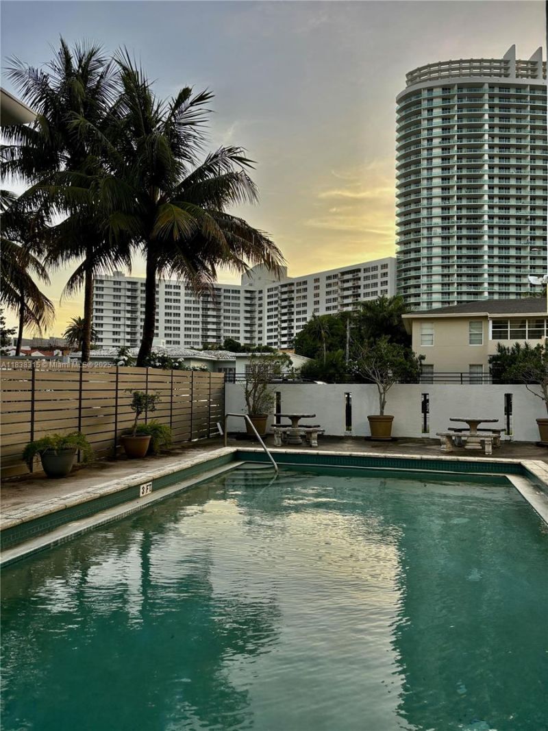 1455 West Ave, Unit 403, Miami Beach, FL 33139 Photo