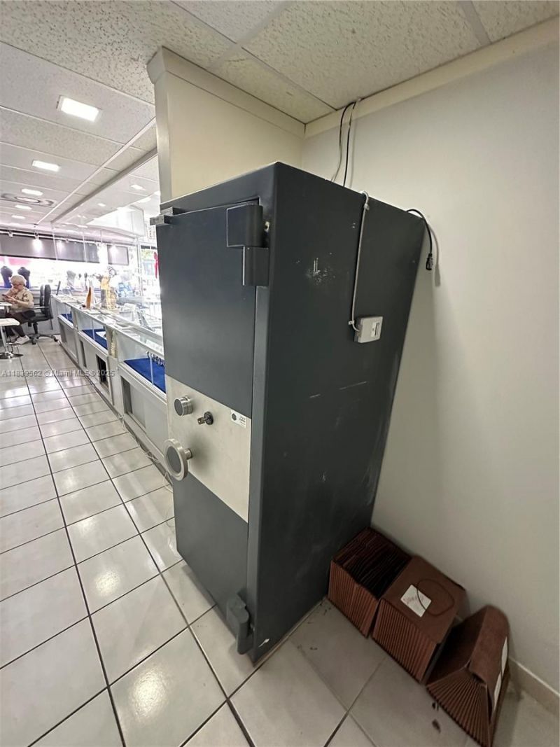 9720 SW 24th St, Miami, FL 33165 Photo