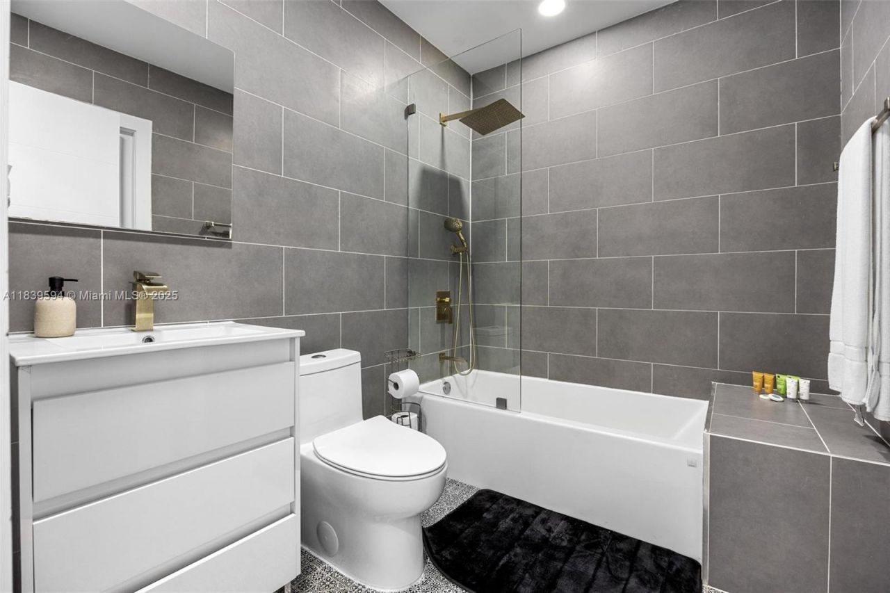 1240 Jefferson St, Hollywood, FL 33019 Photo